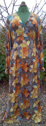 2398 - Maxikleid mit Dekoknöpfen – Bild 5
