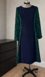 2115 - Kleid mit Relief-Falten – Bild 4