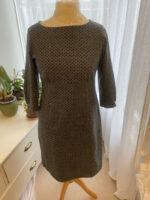 2081 - Kleid mit dekorativem Ärmel – Bild 8