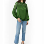 Bluse mit Spitzeneinsätzen