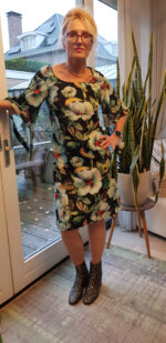 2378 - Kleid mit Chiffon-Ärmeln – Bild 5