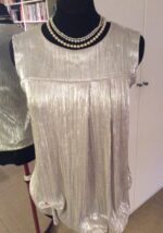 4698 - Ärmellose Bluse mit Falten – Bild 6