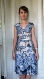 5806 - Wickelkleid mit Kragen – Bild 4