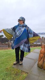 5798 - Poncho mit Kapuze – Bild 4