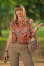 4261 - Bluse mit Volant – Bild 4