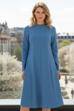 2390 - Kleid mit vertikalen Reliefen – Bild 4