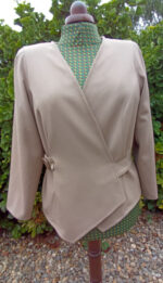 2568 - Blazer mit Abnähern am Ärmelkopf – Bild 4