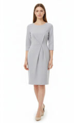 Kleid mit Taillenfalten