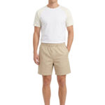 Sport- oder Freizeitshorts mit geschwungenen Streifen