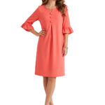 Kleid mit dekorativen Knöpfen