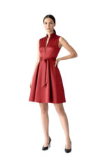 Kleid mit tiefem Ausschnitt